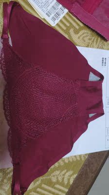 实拍图无滤镜小姐姐们可以参考一下,略微是有些色差的,还有内裤与我想的不一样呜呜呜呜,我的心有点痛。。。。。最要紧的一件事是特别紧啊,身高165体重100(我是胸小的妹纸qwq),买的80A竟然还会紧,真的难受呜呜呜呜,肩部有点勒,建议商家改良点,(生活不易大家都知道),希望买过东西的宝宝们实话实说,好好的评价,不要为了几块钱而出卖自己的良心 实拍图无滤镜小姐姐们可以参考一下,略微是有些色差的,还有内裤与我想的不一样呜呜呜呜,我的心有点痛。。。。。最要紧的一件事是特别紧啊,身高165体重100(我是胸小的妹纸qwq),买的80A竟然还会紧,真的难受呜呜呜呜,肩部有点勒,建议商家改良点,(生活不易大家都知道),希望买过东西的宝宝们实话实说,好好的评价,不要为了几块钱而出卖自己的良心