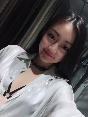 之前一直在穿聚拢的那种内衣,夏天还是要穿这种薄杯的文胸,实用性很强可以搭配深v领的衣服,漏出内衣的装饰小带子,优雅又不失性感,拍这个尺码本来怕小了,与客服沟通后帮我补加了内衣扣,服务到位的一家店! 之前一直在穿聚拢的那种内衣,夏天还是要穿这种薄杯的文胸,实用性很强可以搭配深v领的衣服,漏出内衣的装饰小带子,优雅又不失性感,拍这个尺码本来怕小了,与客服沟通后帮我补加了内衣扣,服务到位的一家店!