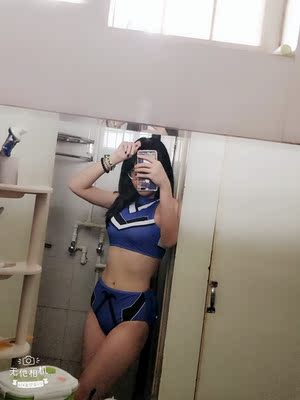 质量还可以。。胸稍微有点小了_(:з」&ang;)_穿着有点挤，反正能下水就行，也不指望穿这个去正儿八经游泳哈哈哈。没有化妆，等正片了再返图。