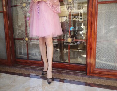 收到的时候没有异味哦，鞋子质量很不错呢，穿着也舒服哦，款式也好看呢，百搭的款哈哈哈，穿着也不会磨脚，可以的，客服人挺好的哦