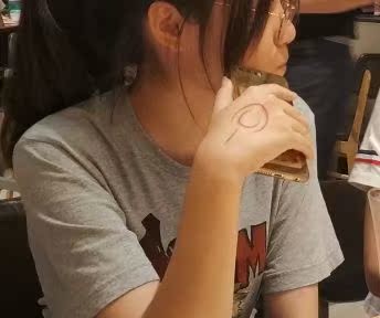 真的超超超超超超棒啊！！！！赞赞赞！已经三天了都没掉。因为手残前几次要不是印歪了就是错位了（印的不好马上就可以弄掉的，干了之后就不行了），真的超喜欢！！比心❤