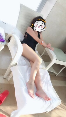 很精致的一款泳装，是正品。穿着舒适，很时尚美观，性价比很高，而且很性感，回头率超高！