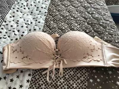 很透气不会下滑，穿了几天很舒服，第一次网上买内衣，收到居然有惊喜，拢胸效果好，穿了一天不会移位，做工和面料也是很不错的，无限回购