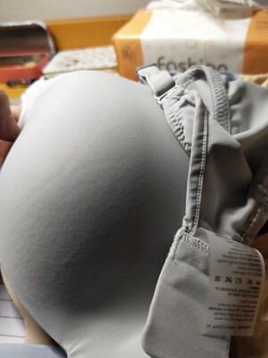 第一眼就感觉包装很精致，里面的袋子也很不错。特别是质量，很轻很滑很软，总之很舒服，买一送一简直不要太划算，可能以后都会在这家买内衣了吧，希望以后多多搞活动。