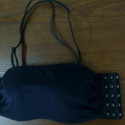 第一次选这款内衣，现在收到内衣感觉还是蛮不错的，这款的面料还是蛮轻柔的，内衣立体效果和塑型效果灰常好，承托胸部使胸部聚拢挺拔哈哈哈，好赞哦，无肩带穿戴也不会掉，夏天选这款真的是被我选对了呀，穿着灰常舒服，清洗的时候不会掉色，罩杯也不会变型，真的比普通款式的内衣好穿多了，穿这件我男票看了之后都不停的夸我的呢，说被我迷得不要不要的了哈哈，现在一件内衣根本不够我穿哦，今天我要多拍两件放家里嘻嘻，爱你们哦！