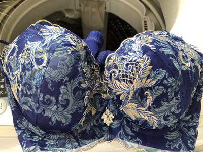 如果有个叉垫就更好了、会显得丰满一些，这样穿也挺不错挺舒服的、款式也好看、谢谢店家送的头绳还有洗衣袋，还有两个延长带