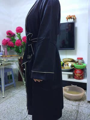 活动半价到手的。好喜欢这个款，结果一到家就被阿姨看上拿去了😂&hellip;&hellip;看来我是要再来一件粉色的咯。再说回睡袍，料子滑滑的，现在穿正合适。总之，喜欢得不得了！也推荐各位mm买咯，看上不用再犹豫哈&hellip;