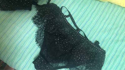 这个超好看的 砖石很闪 整件上面都是砖石 真的是重工 而且洗过了也不掉 也没有什么多余的线条 蕾丝质感很好 很软 这个超好看的 砖石很闪 整件上面都是砖石 真的是重工 而且洗过了也不掉 也没有什么多余的线条 蕾丝质感很好 很软