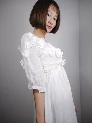 第二次在她家买衣服，泳衣外套面料不错，花很立体，性比价高，上身效果漂亮，喜欢的