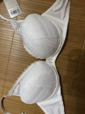 好仙气，配外白色蕾丝裙。仙女气。哇哈哈