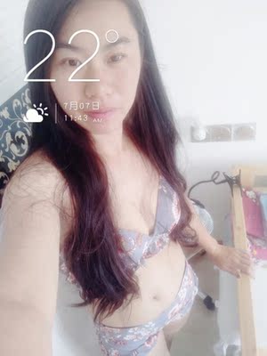 泳衣整体挺好的，就是外衣有点小失望，做工有点毛，太肥了，亲们可以大胆到的购买，很拢胸，我身高165体重115斤，平时穿36c我买的L号上衣正好，本人腿有点粗，平角裤有点嘞腿，建议腿粗的妹子买大一号！