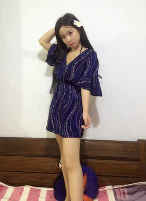 泳衣颜色很好看,大小也合适,泳衣是带钢圈的,有胸垫!比较有型 泳衣颜色很好看,大小也合适,泳衣是带钢圈的,有胸垫!比较有型