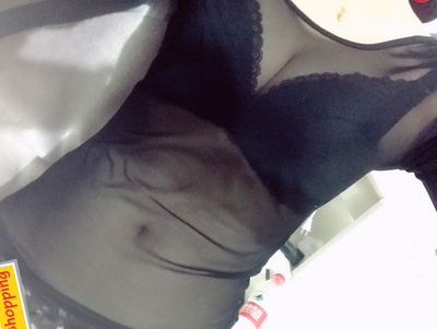 10几块钱还包邮，面料没有不舒服，穿上很漂亮٩😛ི۶٩😛ི۶