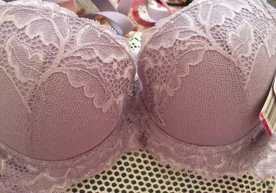 这个款式稍微有点大妈，不过胜在舒服，聚拢包裹得好，希望多设计一些好看的款式，少女的款式！