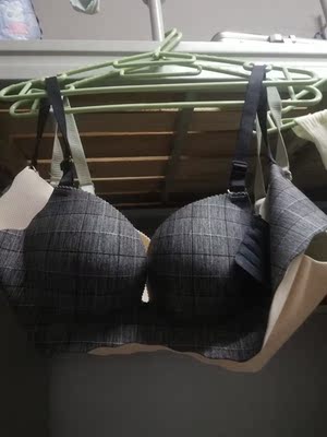 内衣质量很好，物超所值，，还送了多余的扣子调节大小，挺好的