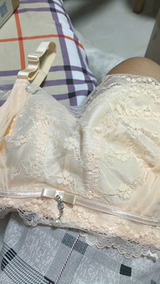 包装特精致，面料也很好，全罩杯包裹性好，穿着码数合适，舒服，很有型，尺码也非常的标准，穿着合身，聚拢效果很好.透气耐穿耐用还舒适，性价比很高，料子贴身穿着细滑挺舒服的，薄款的天气热穿上透气舒适，摸着很薄很舒服质量比想的要好，按照平时的尺码买就ok。做工细腻，厚薄正是想要的