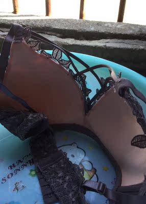 内衣很好，洗了也不变形，之前买小了，买家也给换货，客户也好，值得购买，喜欢的感紧抢购