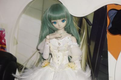 搭配挺好看的，喜欢这种中分的双马尾~