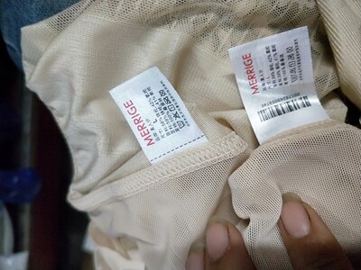 他们家根本不是正品，卖家还强词夺理，前后矛盾，大家一定要谨慎，问他们为什么不一样，又说是新版又说是老版，都被他说完了，外包装盒子上的字都是模糊的，还说厂家印刷有问题，墨不够了，真的再也找不到这么道德败坏的商家，态度还很恶劣，大家可以看下，图二上的是店家的，图二下是我自己的，图三四左是店家的，图三四右是我自己的，图五上是店家的，图五下是我自己的，假冒就是假冒，高仿就是高仿，说的还振振有词，从来不冤枉那个，我说要不我还是退了，店家说不想要就直说，什么只要不影响二次销售，我特害怕东西给他了，也退不了钱，不就百来块钱嘛，至少我还有个证据！这是我在淘宝以来这么长的评论，希望大家擦亮眼睛