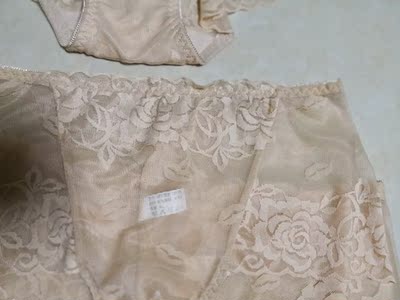 物流很快，服务态度好，就是太薄了，只能穿几次就不能要了，不舒服夹屁股不舒服。