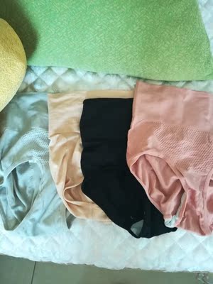 内裤收到了，真心的好！！买买买！！！强烈推荐！！有小肚子的美眉们赶快下单吧。穿上很收小肚腩！面料很舒服！洗过了，一点都不掉色！！大爱！！赞赞赞！！