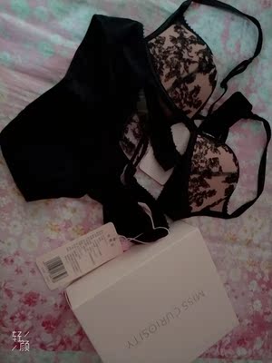 包装盒超级好看啊,收到礼物的感觉,内衣也好舒服,下次还会再来的! 包装盒超级好看啊,收到礼物的感觉,内衣也好舒服,下次还会再来的!