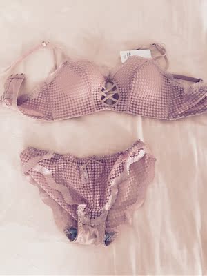 非常漂亮，特别舒服，没有钢圈的