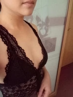 穿了一段时间了，效果很不错，洗了很多次，不会变形，挺好的，质量好，穿着舒适