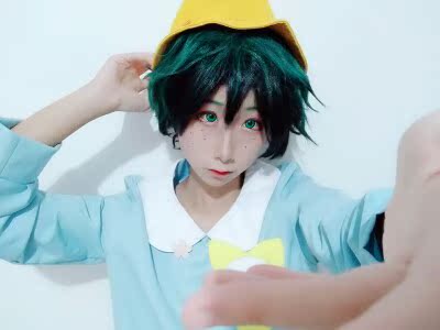 衣服很可爱鸭，买来出幼稚园出久，黄色的花花是自己做的