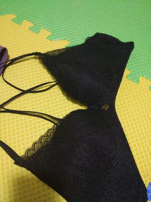 这是第一次在淘宝买文胸，抱着试一试的心态，我觉得，我以后不用去实体店了，这好看太多了！还便宜！穿起来一样的舒服的阿！捡到宝了感觉😳