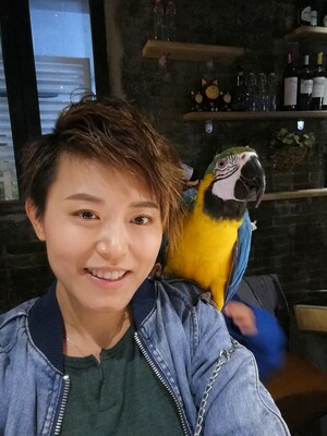 真的很舒服，很合身！什么缺点都没有，非要说有的话就是价格偏贵了一点不过，就冲着这舒适度，质量，偏贵也认了，最主要是这个款别家很少有。