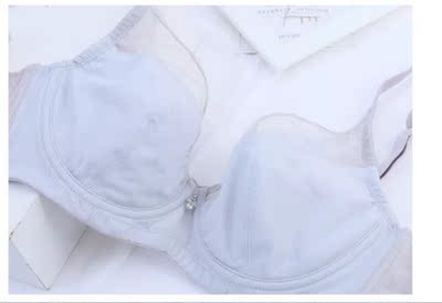 这个颜色很好看，很喜欢这种超薄的，透气舒适，夏天穿也不闷热，文胸的手感很棒，尺码标准。👍👍👍