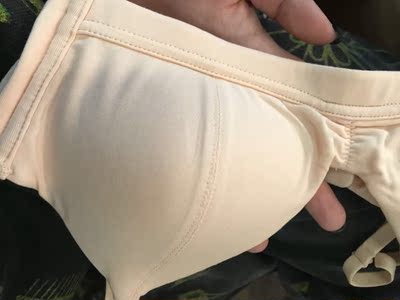 用了一段时间 忍不住回来追评一下 真的特别舒服 透气排汗 贴身不紧绷 还好买了两件可以换洗着穿 不然都舍不得换下来 感觉终于选对了内衣 实力推荐！