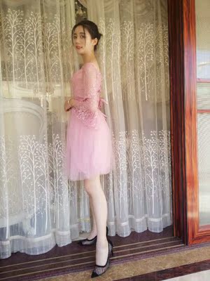 收到的时候没有异味哦，鞋子质量很不错呢，穿着也舒服哦，款式也好看呢，百搭的款哈哈哈，穿着也不会磨脚，可以的，客服人挺好的哦