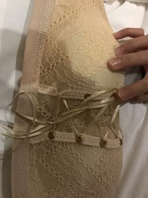 物品质量极差,才穿一次就坏了,只能差评 物品质量极差,才穿一次就坏了,只能差评