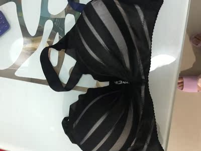 胸罩穿起来很舒服，卖家推荐的尺码也很合适。喜欢