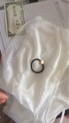 材质不错，主要是轻薄丝滑透气，适合夏天穿着，买他主要是搭配雪纺衬衫类似的透明的小衫，之前买的纯棉面料的，严实倒是严实了，可太捂着了，有点热啊，这个就不会，既不担心透也不会太热，棒棒哒🎉🎉🎉