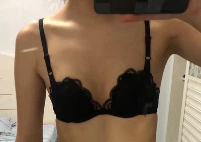 非常好看 不过推荐尺码稍微买的紧了一点 哎胸太平了 只能穿出这种效果了😐