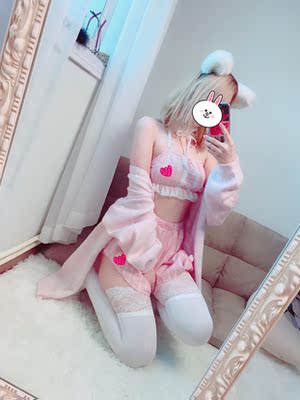 超级可爱的一套！还有安全裤，不喜欢的可以剪掉，料子也挺舒服的