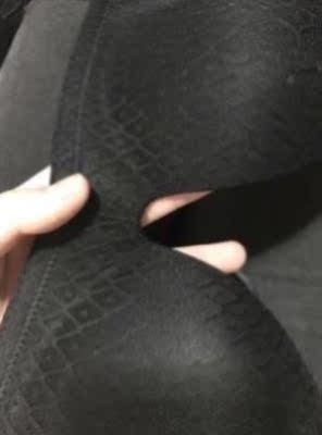 真的特别好，穿上胸型显得很好看，又是无痕的，还显得有点小性感，穿戴很舒适，也不会有勒痕，之前选来选去都没选到这么合适的，找到一家这么适合我的，真的不容易，非常非常非常好的一款内衣，建议大家购买，特别不错，我很喜欢。
