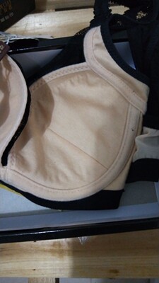 宝贝很不错 买的时候担心内衣尺码不合适试了一下刚刚好 码数很标准