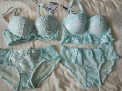 已经不是第一次买她家得内衣了，真的好穿，对小胸妹砸十分友好！不易变形，价格还划算，总得来说性价比很高！就是这套，稍厚一些！没办法，要让胸大啊&hellip;&hellip;夏秋穿有点热