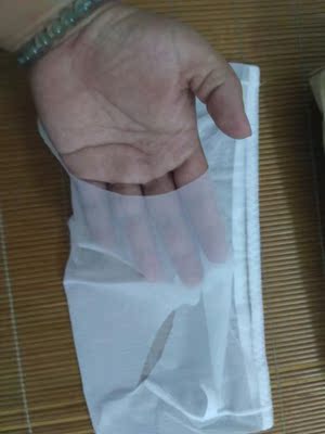 自从在这家店里买过丁字裤，质量纯棉又穿很舒服，现在再来多进几款不一样的小内内，纯白无缝隙的，若隐若现的，看着都觉得好诱惑啊，柔软又有弹力，质量很好。