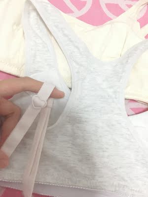 很阔以,喜欢肩带上的小爱心哈哈哈,刚穿会有点紧闭穿多一两遍就不会了,棉很舒服 很阔以,喜欢肩带上的小爱心哈哈哈,刚穿会有点紧闭穿多一两遍就不会了,棉很舒服