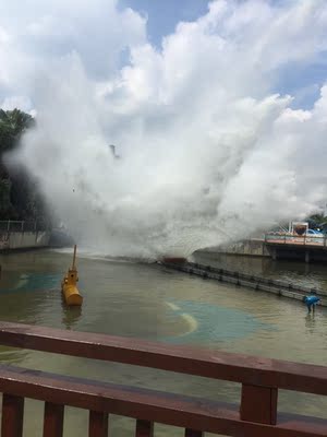 奶粉质地: 还没开始吃，应该是正品吧 消化: 还没吃呢 有效期: 没注意看 外包装: 包装完好 收货时长: 比较快 总结: 东西还是不错，一般只要不是太差都会自动好评。是不是评价字数有80字有什么好处呢？看到大家都在凑字数，我也凑凑吧！真有什么淘气值吗？有什么用呢？我也搞不清楚，继续凑字数吧哈哈哈哈哈哈我喜欢你喜欢我自己知道你喜欢我什么