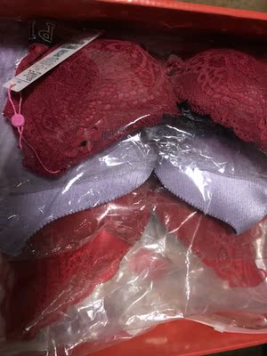 卖家服务态度很好，发货也快，现在内衣都是这个店铺买的，穿戴挺合适的，做活动的时候价格也蛮实惠的，好评！