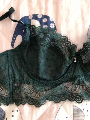 质量非常好，蕾丝很精致，洗了下没掉色，室友看了都说这个价钱买的划算。。