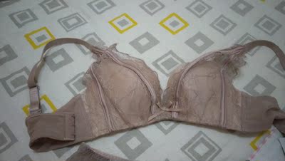 这是第一次在网上买内衣比较满意的一次，很集中，穿着比较舒服，我不是拖，只是说下自己真实的感受，线头那些做的很细致，当然价格在哪里不可能商场里比，我自己感觉质量和舒适度在这个价位里，算可以的！