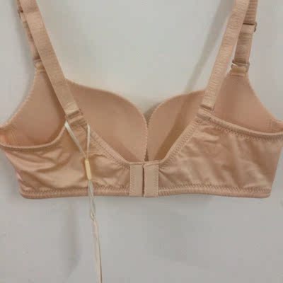 内衣不错，穿起来挺舒服的，有一定厚度但不是太厚，有聚拢效果，码数算是准确的，做工也好