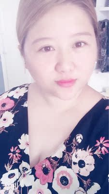 不错，很喜欢，就是泳裤卷边不舒服